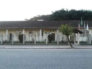 Suspeita de estudante armado provoca apreensão em familiares