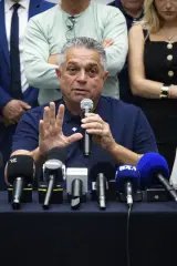 Topázio é traidor e Bornhausen parado no tempo, diz Rodrigues 